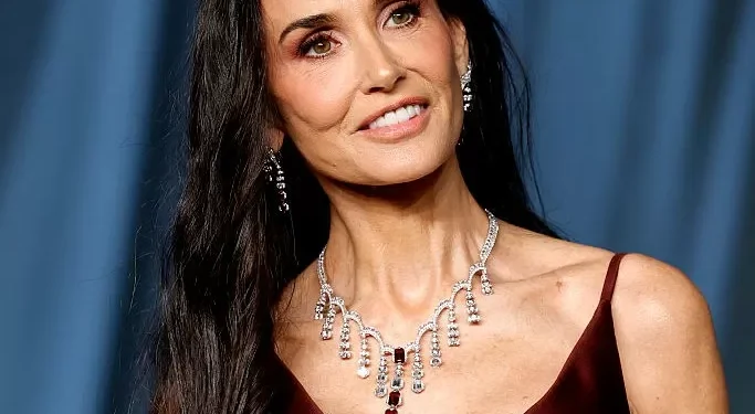 Qual o truque do cabelo dos sonhos de Demi Moore?