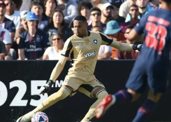 Ederson se machuca e John, ex-Botafogo, é convocado para amistosos