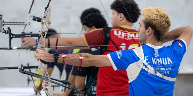 Fábio Klier é ouro no tiro com arco na estreia da modalidade no JUBs