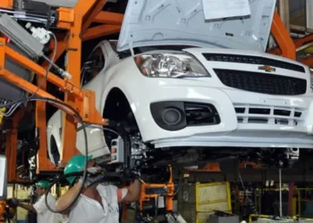 Montadoras de automóveis podem interromper a fabricação por falta de chips