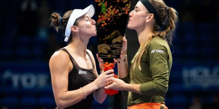 Luisa Stefani vence WTA 500 de Tóquio e leva 4º título na temporada