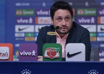 Arthur Elias convoca seleção para últimos amistosos do ano na Europa