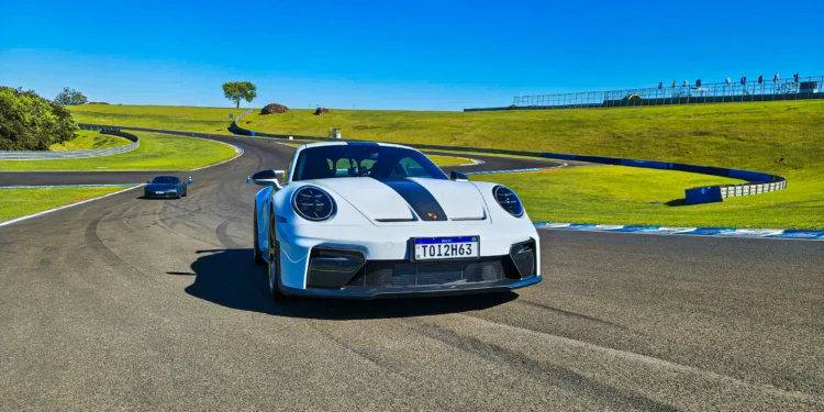 Ícone das pistas, Porsche 911 GT3 mantém potência e reduz as emissões