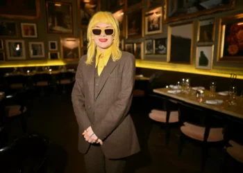 Morre Pam Hogg, estilista e ícone fashion da contracultura britânica