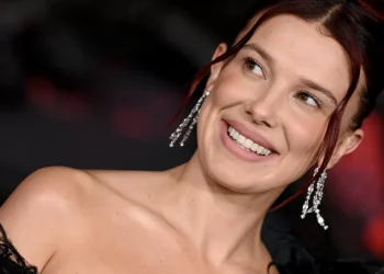 O elemento surpresa de Millie Bobby Brown que virou tendência instantânea na estreia de ‘Stranger Things’