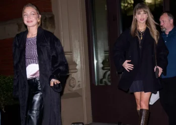 Minissaia + bota: Bella, Taylor e o retorno mais estiloso da meia-estação