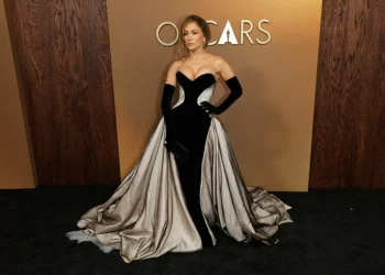 De JLo a Ariana Grande: por que gostamos tanto de uma cintura marcada?