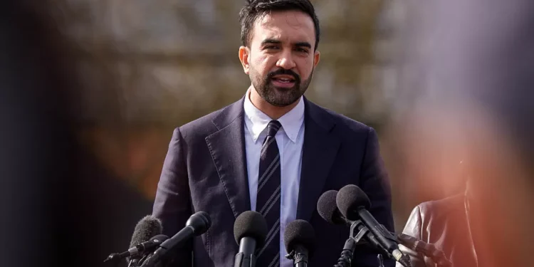 Por que a moda está de olho em Zohran Mamdani, novo e primeiro prefeito millennial de Nova York?