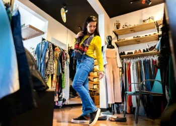 A segunda mão é um luxo: como a geração Z faz crescer o mercado de brechós