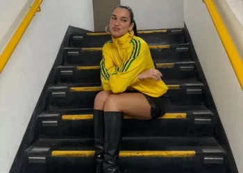 Brazilcore: a versão churrasco e cerveja de Dua Lipa