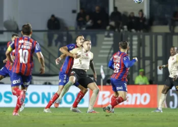 Mirando uma vaga na próxima Libertadores, Bahia recebe o Vasco