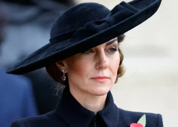 O que os brincos de rubi de Kate Middleton têm a ver com a preparação do futuro rei da Inglaterra?