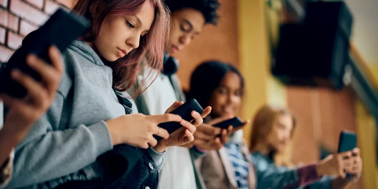 Big techs começam a proibir menores nas redes da Austrália