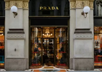 Grupo Prada conclui compra da Versace por US$ 1,4 bilhão