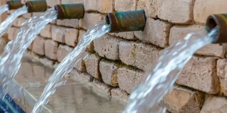 Brasil perde 6 mil piscinas de água tratada por dia