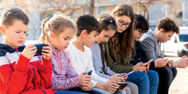 O impacto do banimento das redes para menores de 16 anos na Austrália