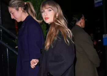 O recado do cabelo impecável de Taylor Swift: aniversário, natal ou casamento?