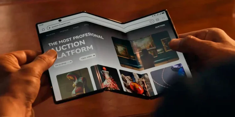 Nostalgia dobrada: celulares que abrem e fecham começam a ser reinventados