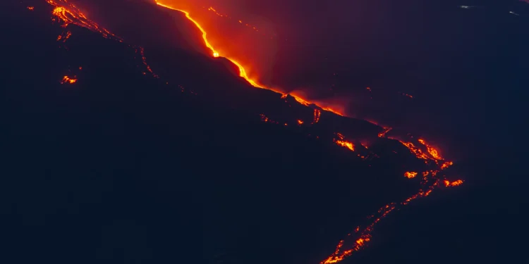 Guias turísticos protestam contra medidas restritivas para chegar ao Monte Etna