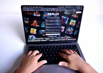 Após marcar encontro com contato do Roblox, adolescente de 15 anos desaparece em Nova York