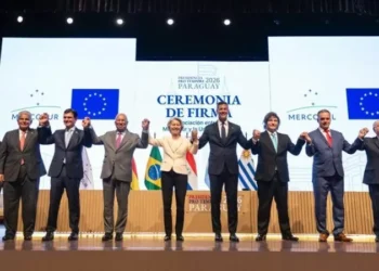 Líderes do Mercosul e da União Europeia assinam acordo comercial