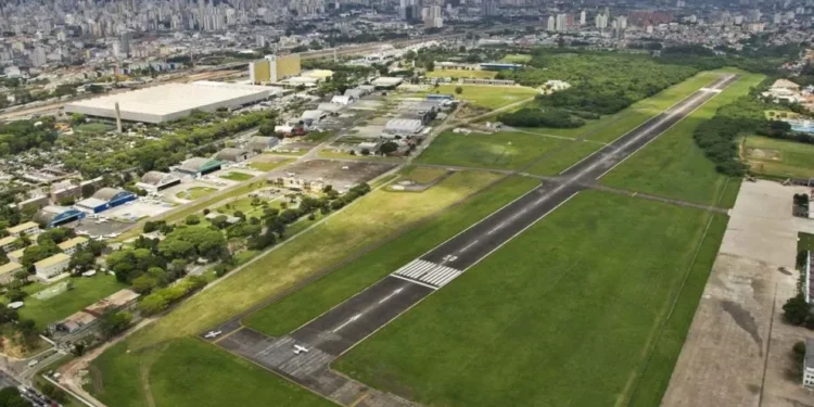 Empresas anunciam construção dos primeiros aeroportos para carros voadores