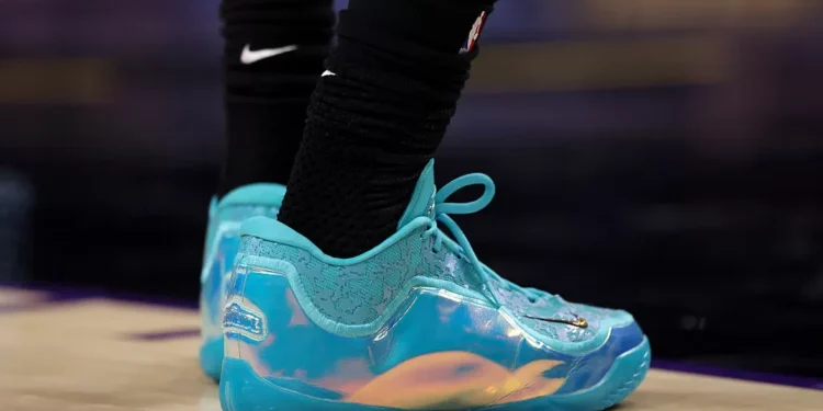 Homenagem inusitada a Martin Luther King Jr: Nike lança tênis inspirados no local de seu assassinato