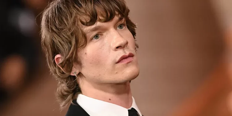 Globo de Ouro 2026 ressuscita polêmico corte de cabelo masculino. Saiba qual