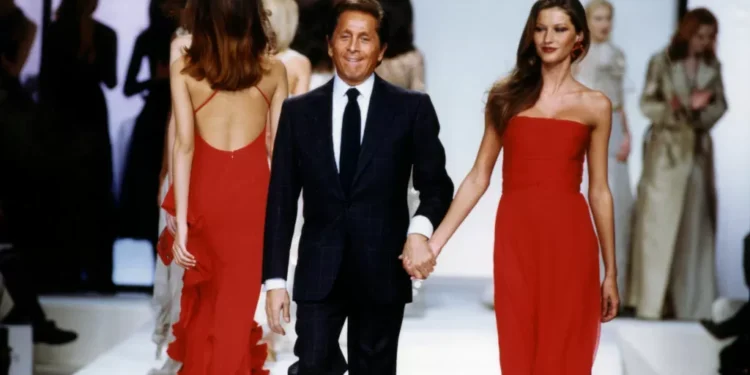 O que fica com a morte de Valentino Garavani, o último imperador da moda?