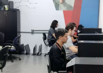 IA na prática: universidade aposta em formação voltada ao mercado