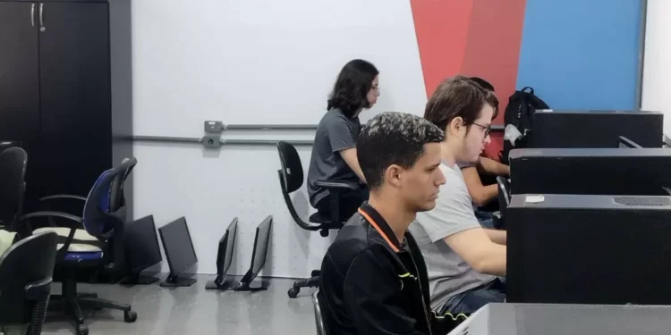 IA na prática: universidade aposta em formação voltada ao mercado