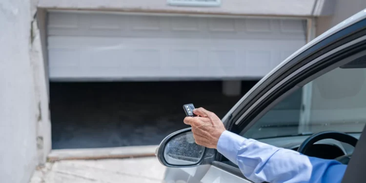 Controle remoto vira alvo: cresce a clonagem para invadir prédios