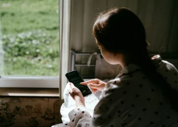 Instagram irá notificar pais quando filhos adolescentes fizerem pesquisas sobre suicídio