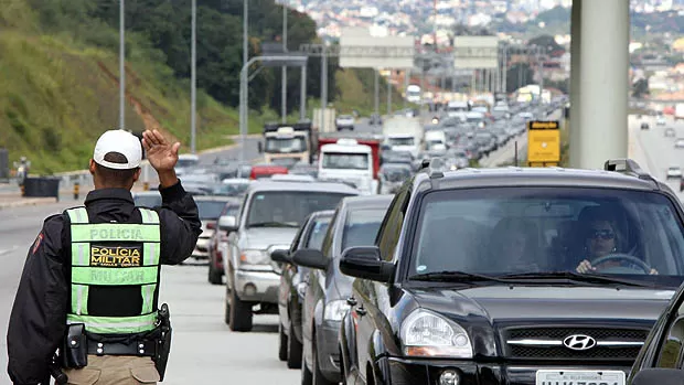 Depois de bater recorde, acidentes em rodovias federais recuam